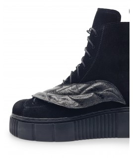 Leaf Me Boots In Black